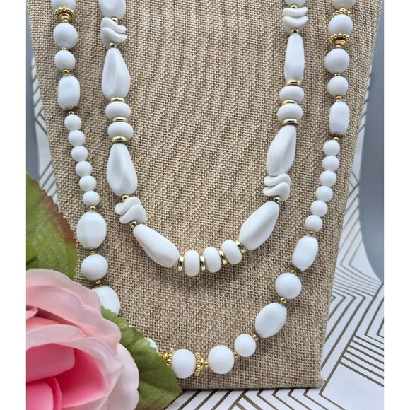 Vintage Lot of 2 White & Gold Tone Beaded Necklaces Elegant Layering 24" & 28" - Picture 3 of 10